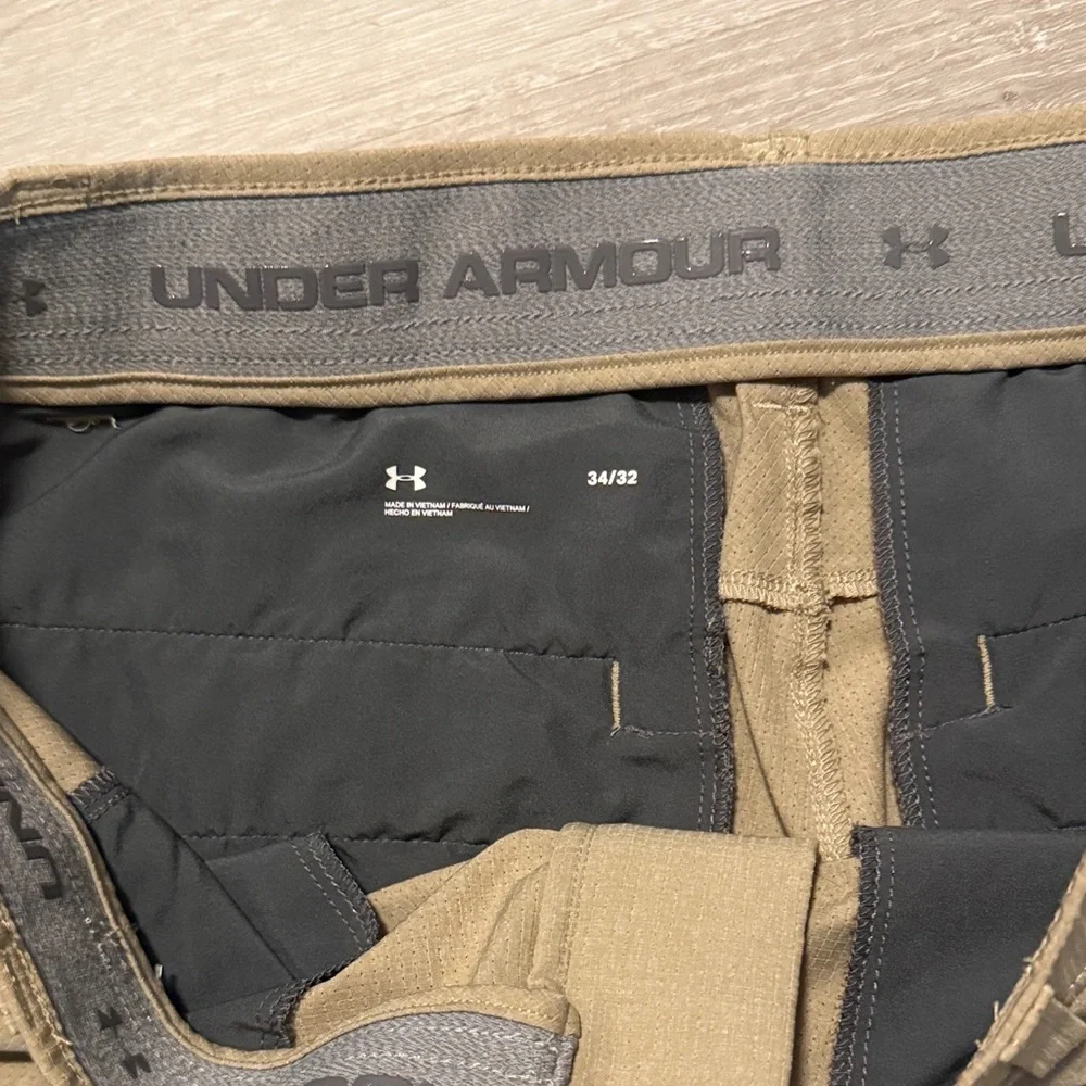 Men's Under‎ Armour Tan Pants - Size 32/34